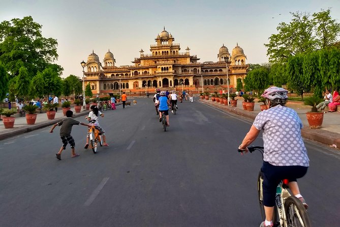 3-Hour Morning Bike Tour of Jaipur - Hawa Mahal in the morning light