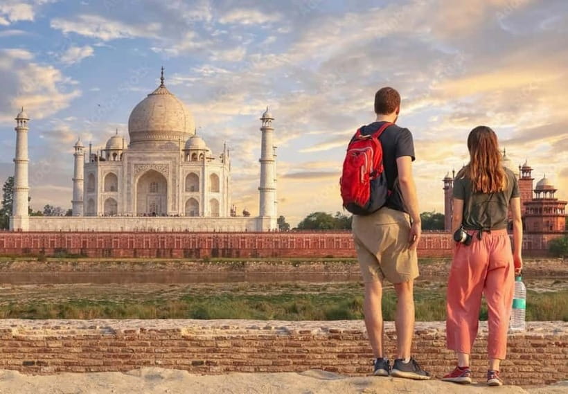 Agra: Baby Taj and Mehtab Bagh Sunset Viewpoint Tour - Old Agra on the drive between stops
