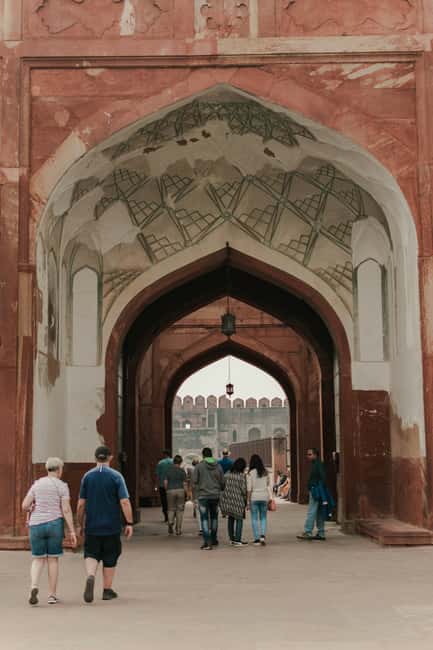 Agra Fort: Guided UNESCO Heritage Walking Tour - Looking for mirrored rooms and garden geometry