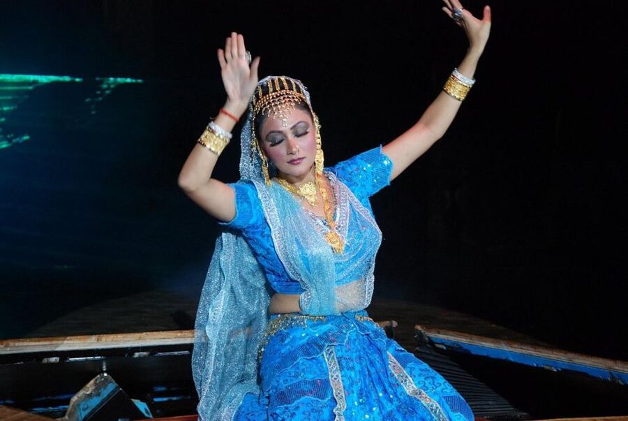 Agra: Mohabbat the Taj show tickets and agra transfers - A love story that gives the Taj a human beginning