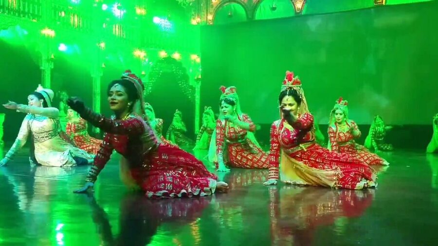 Agra: Mohabbat the Taj show tickets and agra transfers - Getting from your Agra pickup to Kalakriti