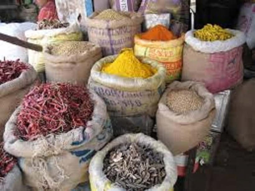 Agra : Old Bazar & Kinari Bazar Heritage Walking Tour. - Food: a highlight to clarify before you go