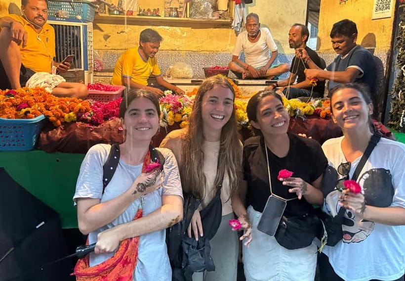 Agra: Street Food Walking Tour, Spice Market, & Tuk-tuk Ride - Mankameshwar Temple: Local Faith in a Busy City