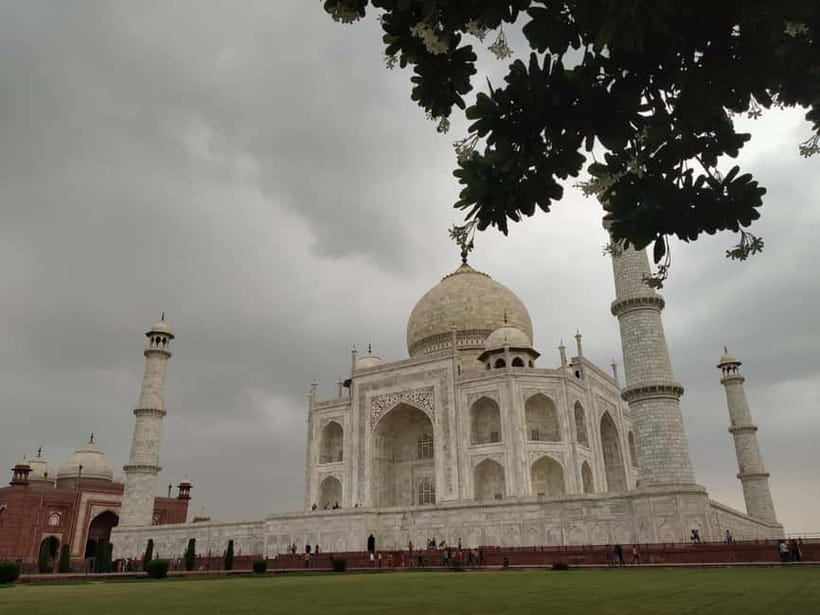 Agra: Taj Mahal and Mausoleum Guided Tour with Skip-the-Line - What the $5 starting price is worth