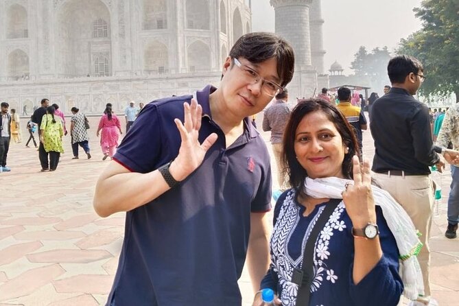 Agra: Taj Mahal and Mausoleum Tour with guide - Meeting your guide at the Taj Mahal
