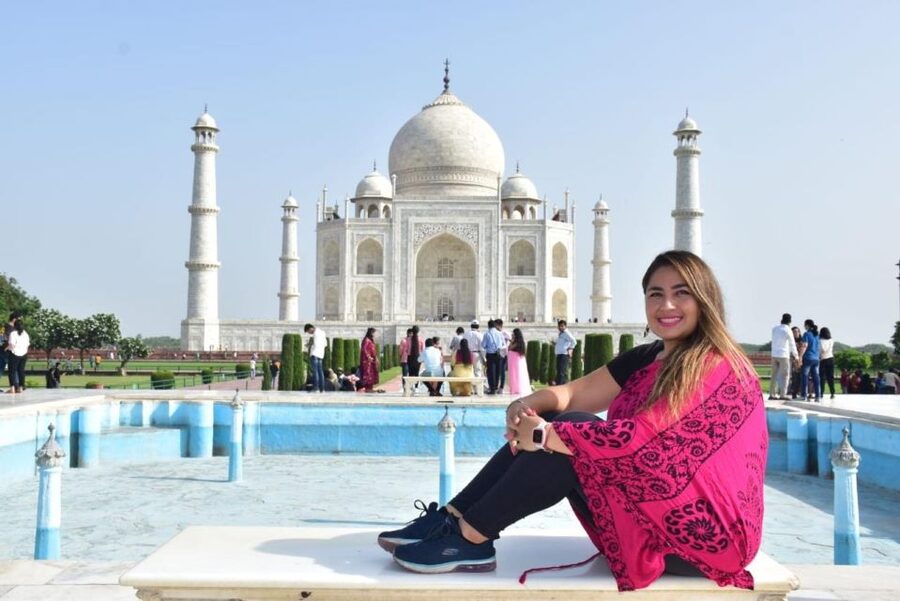 Agra: Taj Mahal & Mausoleum Skip-the-Line Tour with Options - A guided visit makes the Taj easier to read