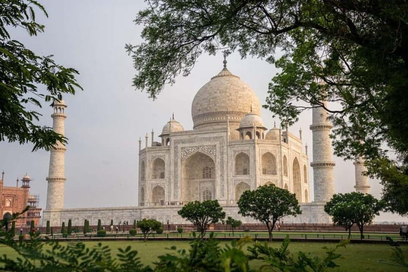 Agra: Taj Mahal Vip Tickets with Guide & Backside Boat Ride - Should you book it?