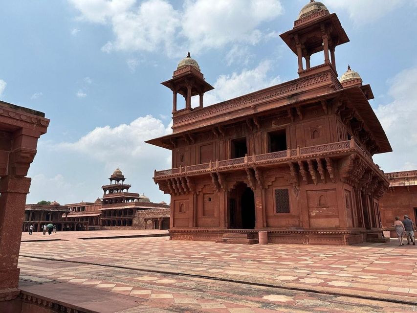 Agra to/from Jaipur with Chandboari Stepwell & Sikri Visits - Fatehpur Sikri: a grand city that rewards a guide