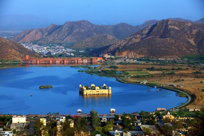 All Inclusive Private Jaipur City Tour with 5-star Lunch & Guide - Amber Fort’s halls and mirrored room