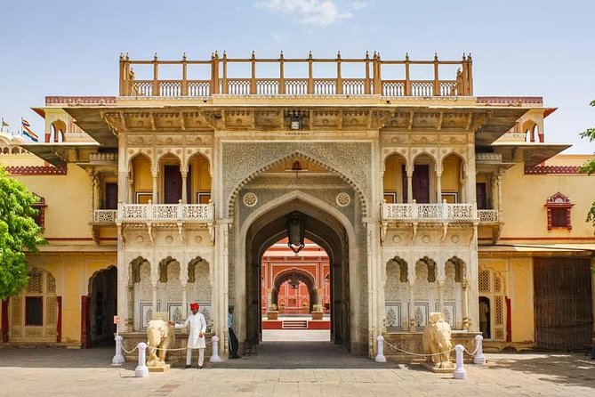 All Inclusive Private Jaipur City Tour with 5-star Lunch & Guide - Bazaars, crafts, and an optional shopping window