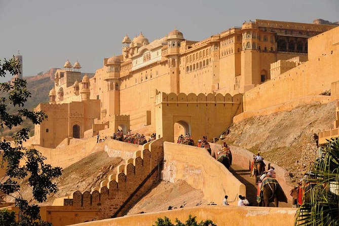 All Inclusive Private Jaipur City Tour with 5-star Lunch & Guide - A pair of Jaipur’s best-known facades