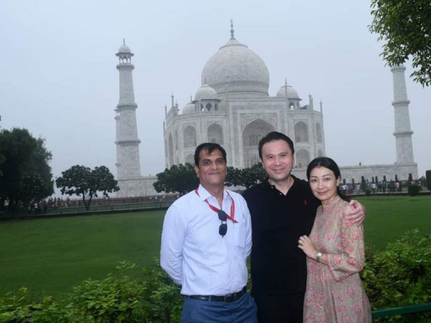 Book Govt. Approved Tour Guide For Taj Mahal & Fort - At a glance