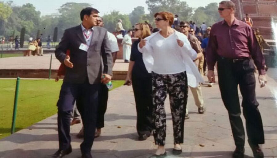 Book Govt. Approved Tour Guide For Taj Mahal & Fort - The schedule needs a little planning