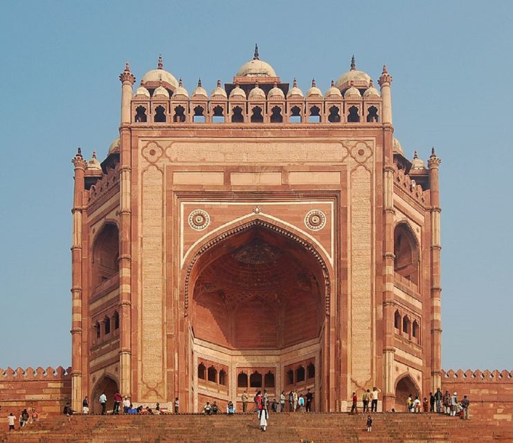 Book Official Tour Guide for Fatehpur Sikri. - At a glance