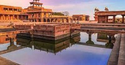 Book Official Tour Guide for Fatehpur Sikri.