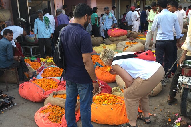 Cultural Walk and Food Tasting In Jaipur - Maniharo Ka Rasta and its lac bangles