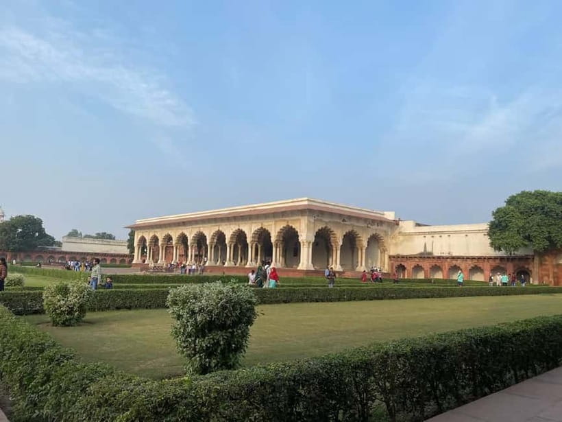 Delhi Airport to Taj Mahal Tour Instant Booking - The Delhi to Agra drive takes real time