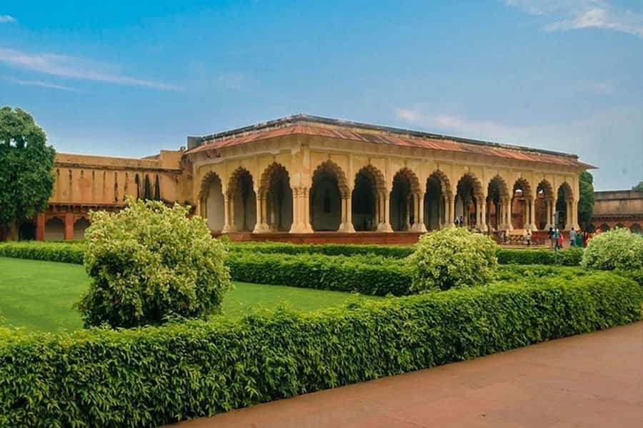 Delhi: Taj Mahal & Agra Tour by Gatimaan Express Train - Agra Fort adds a different kind of grandeur
