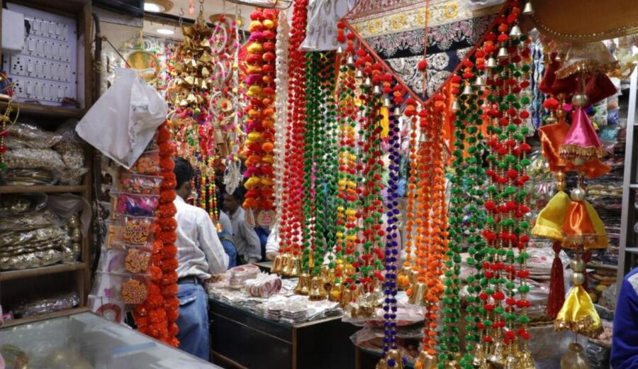 From Agra: Agra Heritage Walking Tour - Kinari Bazar and Rawat Para: Agra at street level