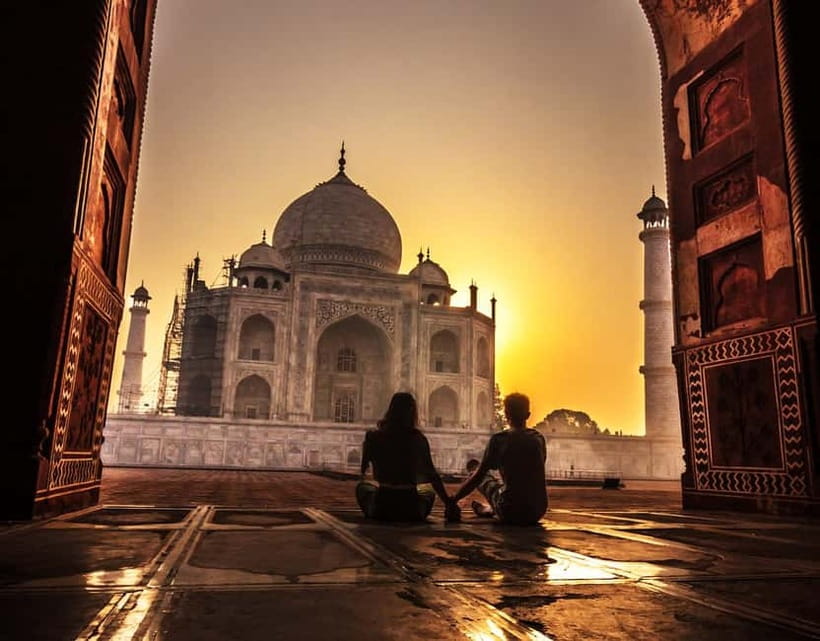 From Agra: Half Day Sunrise Tour of Taj Mahal with Agra Fort - What the private format changes