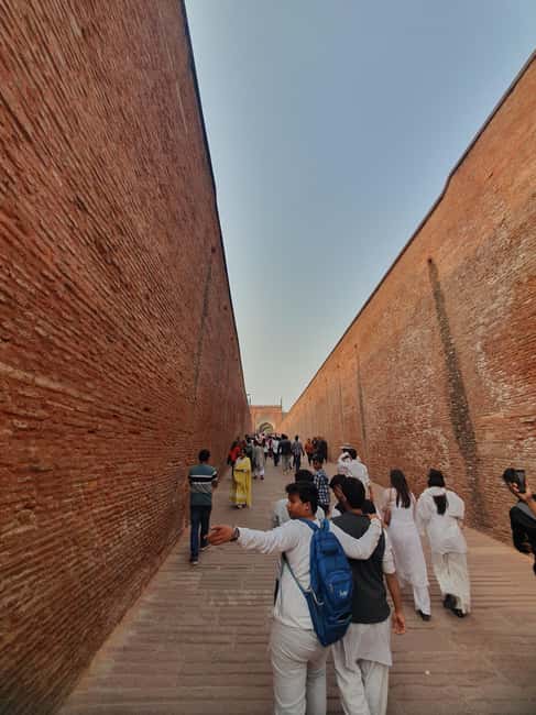 From Delhi: Deluxe Taj Mahal and Agra tour with Luxury Cars - FAQ