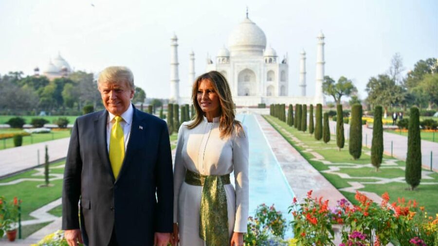 From Delhi: Deluxe Taj Mahal and Agra tour with Luxury Cars - The Taj Mahal, with a guide to the details