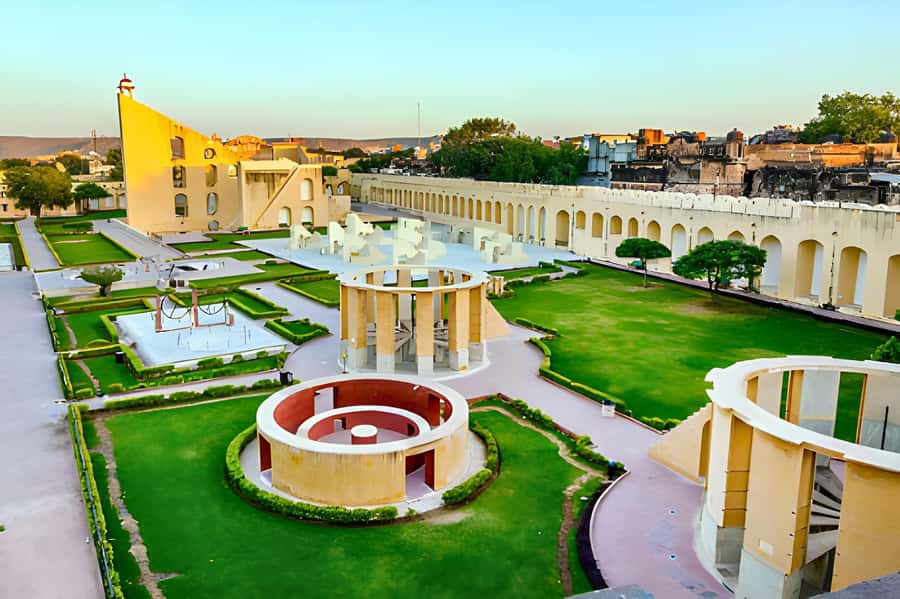 From Delhi: Jaipur Sightseeing Day Tour with Hotel Pickup - Hawa Mahal: Jaipur’s familiar pink façade