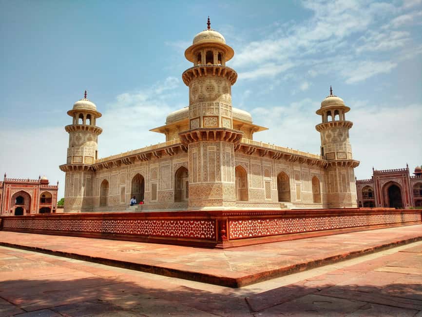 From Delhi: Private 2-Day Golden Triangle Luxury Tour - Day two: Jaipur’s forts, palaces and observatory