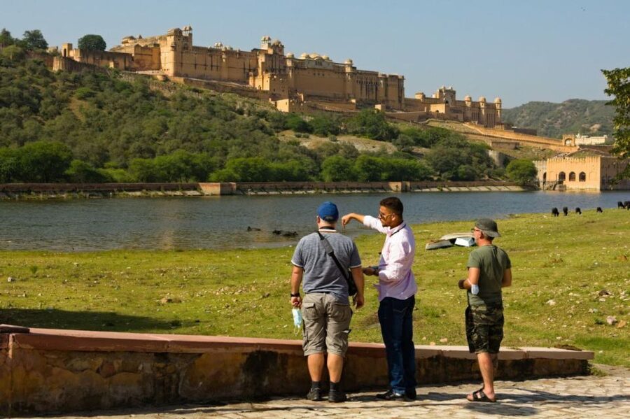 From Delhi: Private 4-Day Golden Triangle Tour with Pickup - Day 1: Old Delhi, New Delhi and the drive to Agra