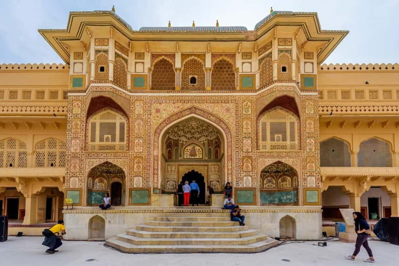 From Delhi: Private Full-Day Jaipur Highlights Tour - Hawa Mahal: a quick look at Jaipur’s famous façade