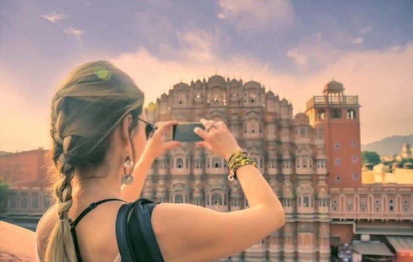 From Delhi: Private Full-Day Jaipur Highlights Tour - Amber Fort: two hours among royal halls