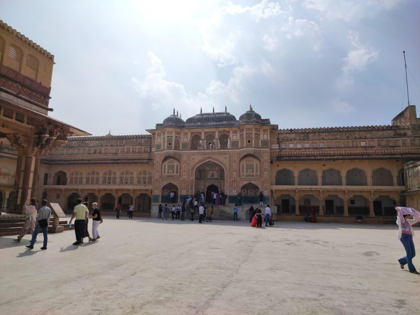 From Delhi: Private Jaipur & Amber Fort Guided Tour by Car - Guides, drivers and the value of a private car