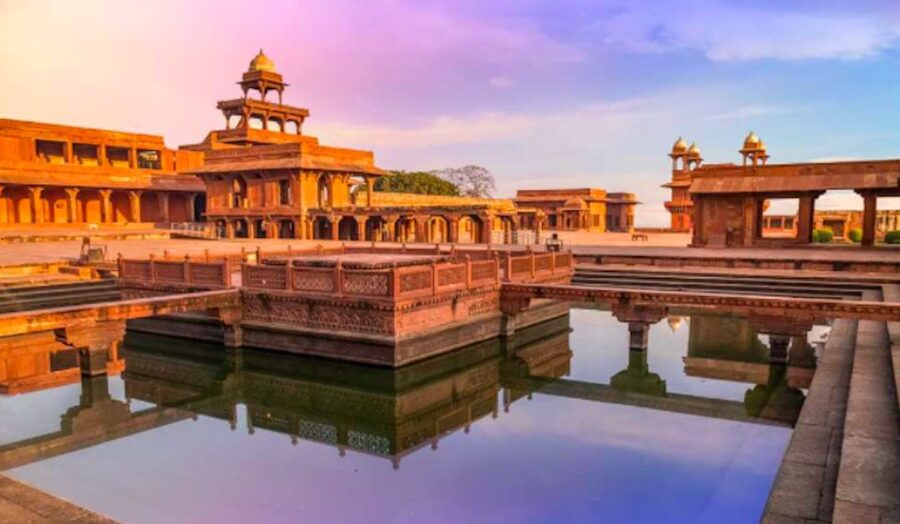 From Delhi: Taj Mahal & Agra With Fatehpur Sikri Day Tour - A five-star buffet lunch, with an important booking check
