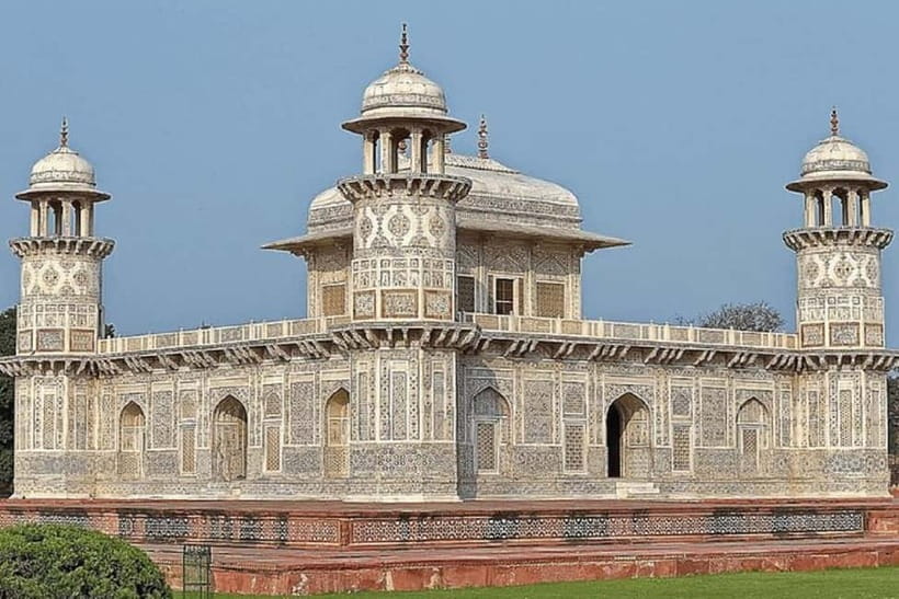 From Delhi: Taj Mahal & Agra With Fatehpur Sikri Day Tour - Fatehpur Sikri: Akbar’s capital beyond Agra