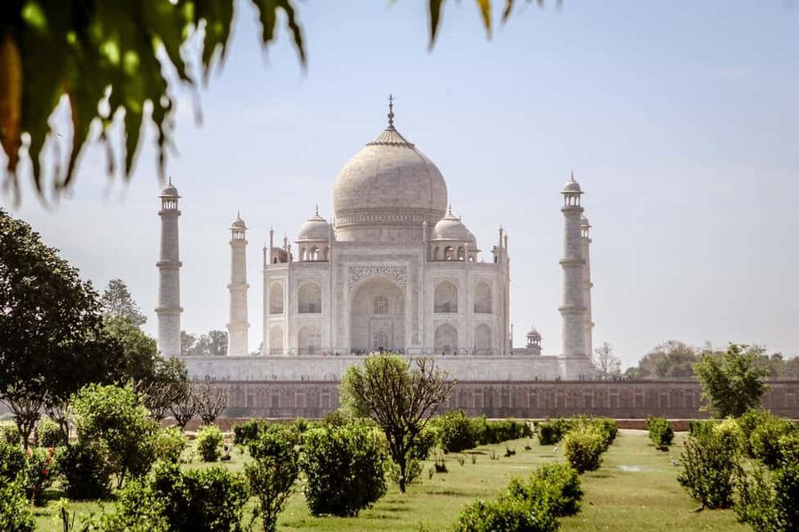 From Delhi: Taj Mahal and Agra Fort Day Tour with transfer - Handicrafts and a Short Look at Local Shops