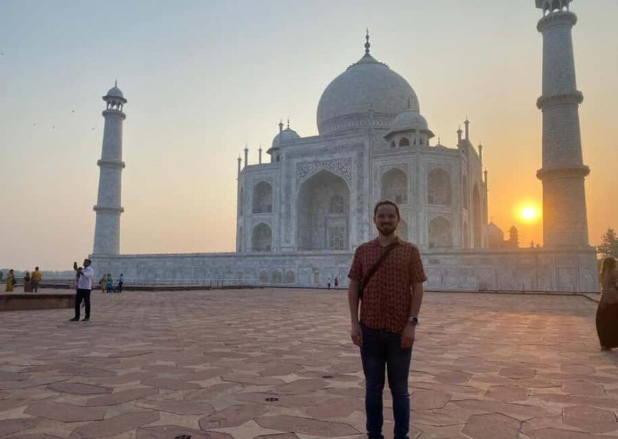 From Delhi: Taj Mahal Sunrise , Agra Fort & Baby Taj Tour - The first light at the Taj Mahal