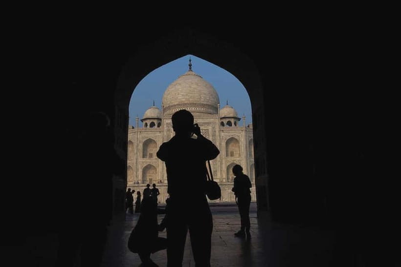 From Delhi: Taj Mahal Tour with Professional Photographer - The details that matter before you book