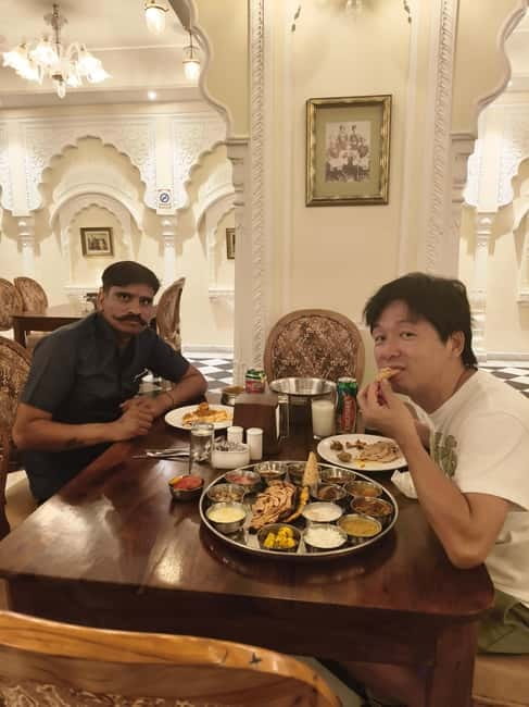 From Delhi: Taj Mahal Tour with Professional Photographer - Getting from Delhi to Agra without piecing it together