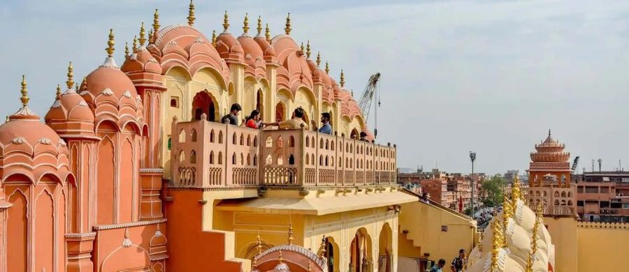 From Jaipur: Private Amber Fort, Jal Mahal and More Car Tour - The stepwell question