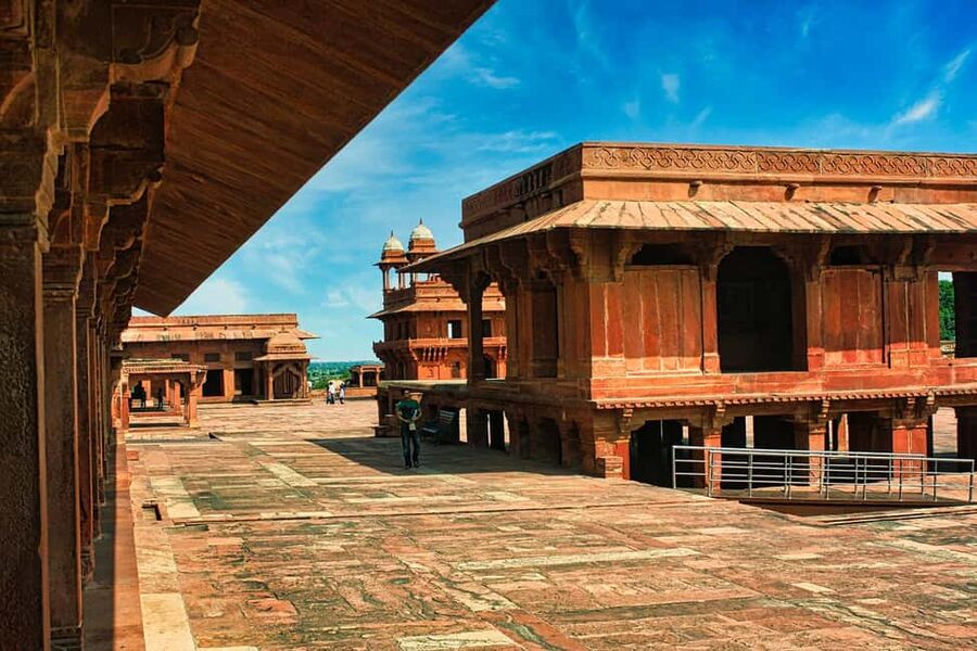 From Jaipur: Same Day Taj Mahal Tour with Fatehpur Sikri - Agra Fort: Mughal power in red sandstone
