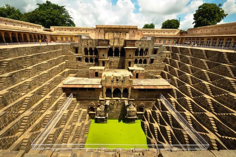 From Jaipur: Same Day Trip to Abhaneri Chand Baori Stepwell - Exploring Abhaneri and the temple grounds