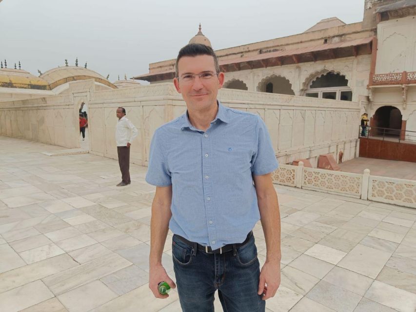 From Jaipur: Taj Mahal & Agra Private Guided Day Tour - A five-star buffet offers a proper pause