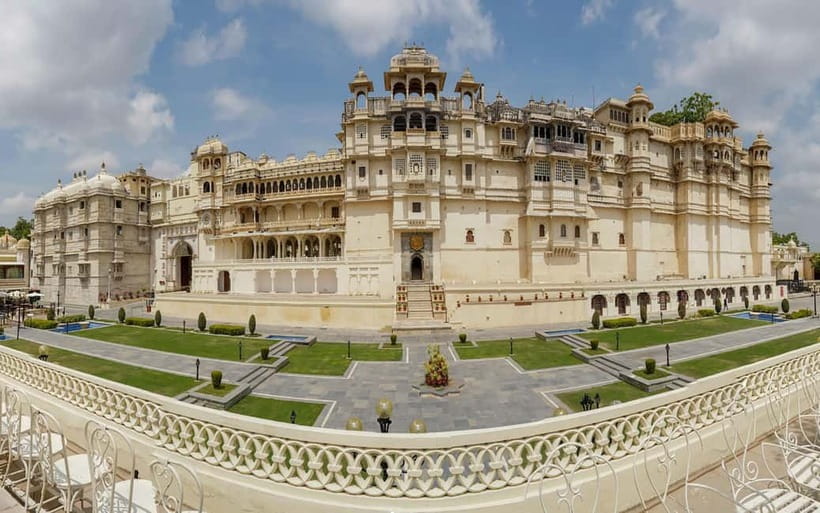 From New Delhi: Jaipur Day Trip by Train or Car - Hawa Mahal: Jaipur’s famous latticework