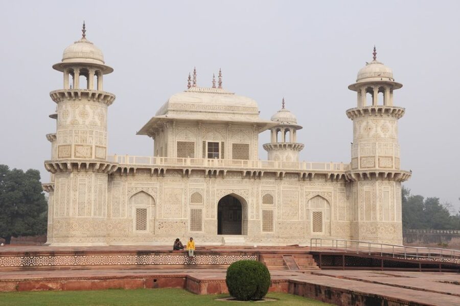 From New Delhi : Tajmahal Tour by Train All Inclusive - Should you book it?