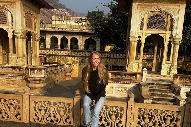 Full-Day Jaipur Tour with Guide and Private Car - Panna Meena Stepwell and Jal Mahal: two brief, different pauses