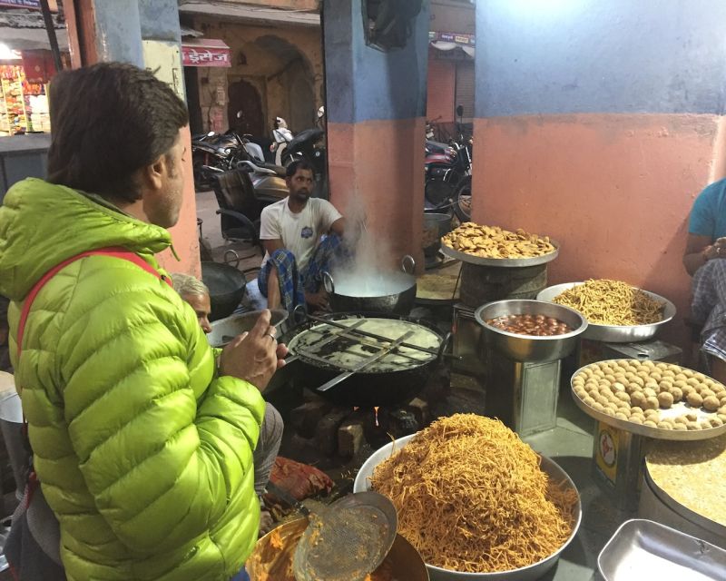 Heritage Walk & Street Food Tasting in Jaipur - Food is the way into the old city