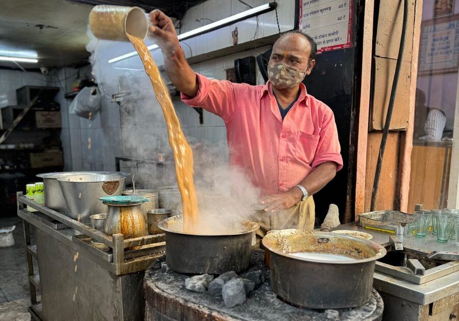 Heritage Walk & Street Food Tasting in Jaipur - Tripolia Bazar: crafts, trade and old-city life