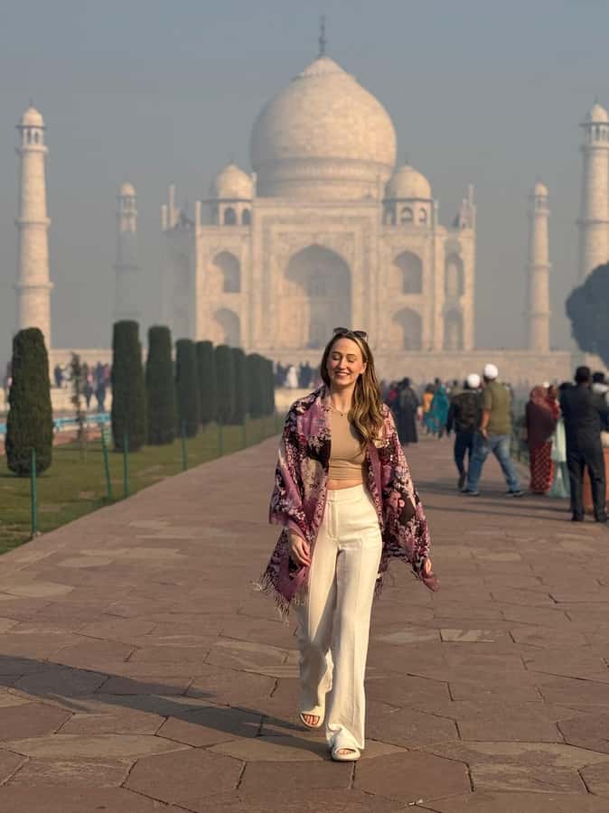India: Premier High Value Taj Mahal Tickets with Transfers - Friday closures and the best time to visit