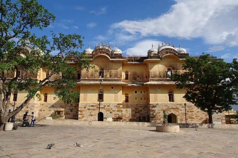 Jaipur: 4 Hours Nahargarh and Jaigarh Forts Tuk-Tuk Tour - A tuk-tuk route to two hilltop forts