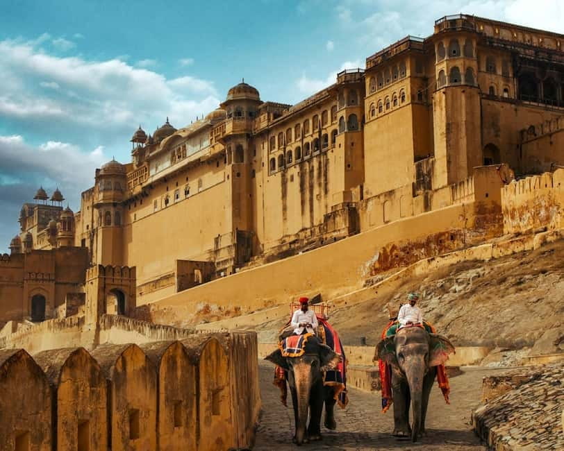 Jaipur: Amber Fort, Stepwell & Jal Mahal with Pickup - Guides, languages and the details worth checking